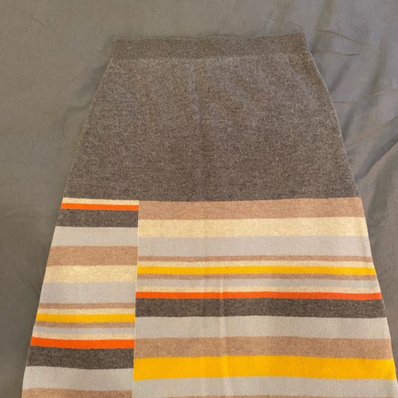 Wool Sweater and Skirt Set - Picture 7 of 7